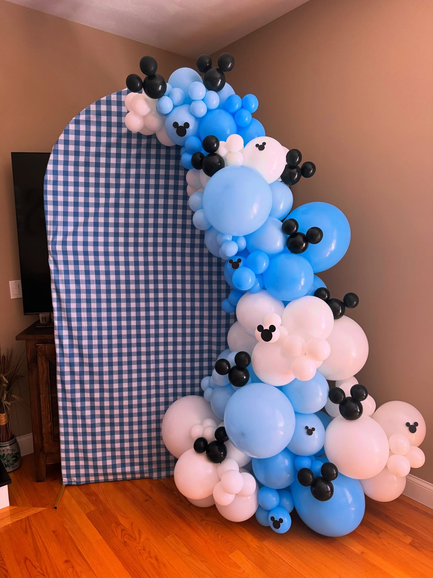 Mickey Mouse blue balloon garland backdrop
